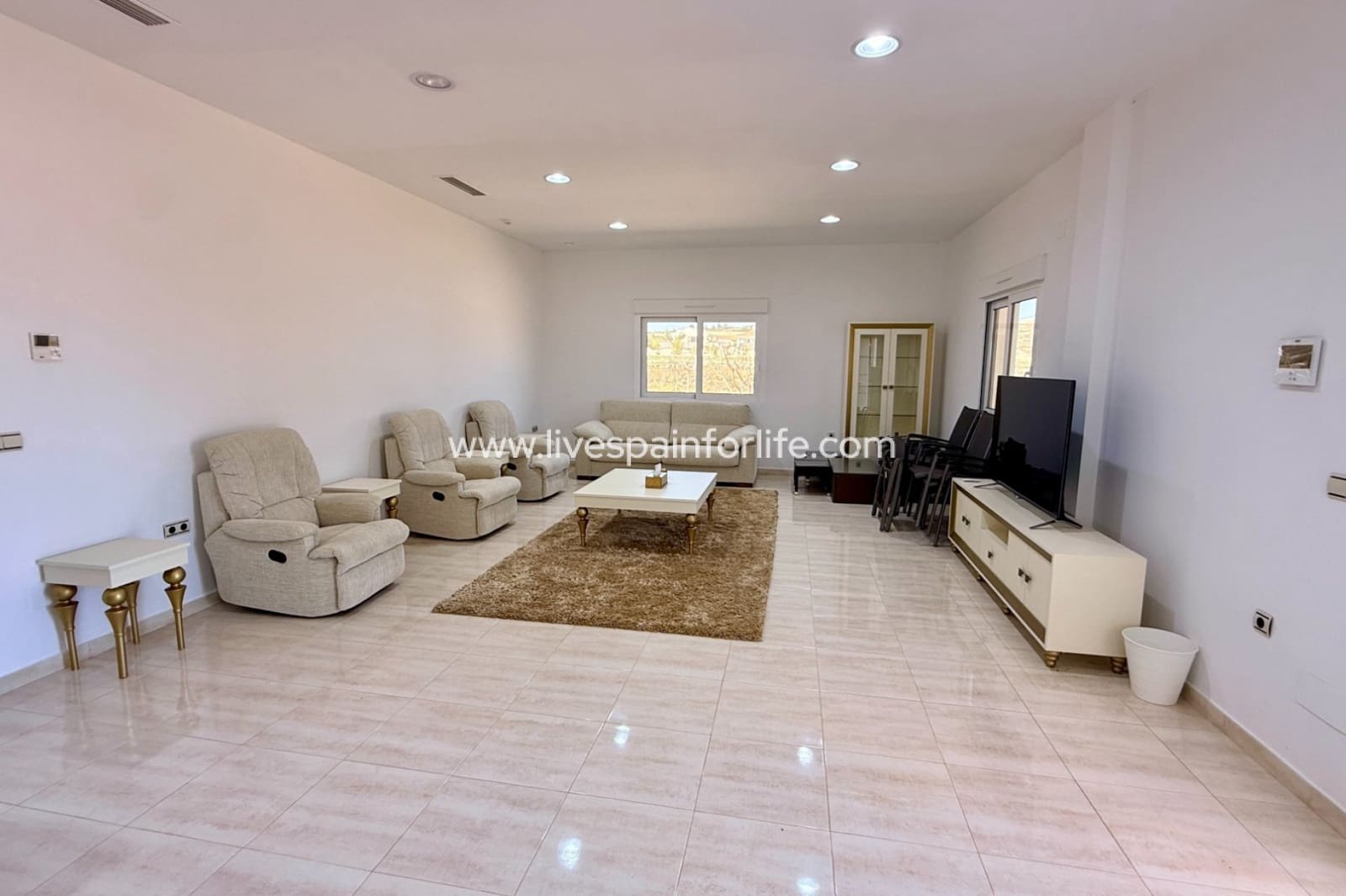 Chalet de 4 habitaciones en Pinoso en venta - 650.006 € (Ref: 9730438)