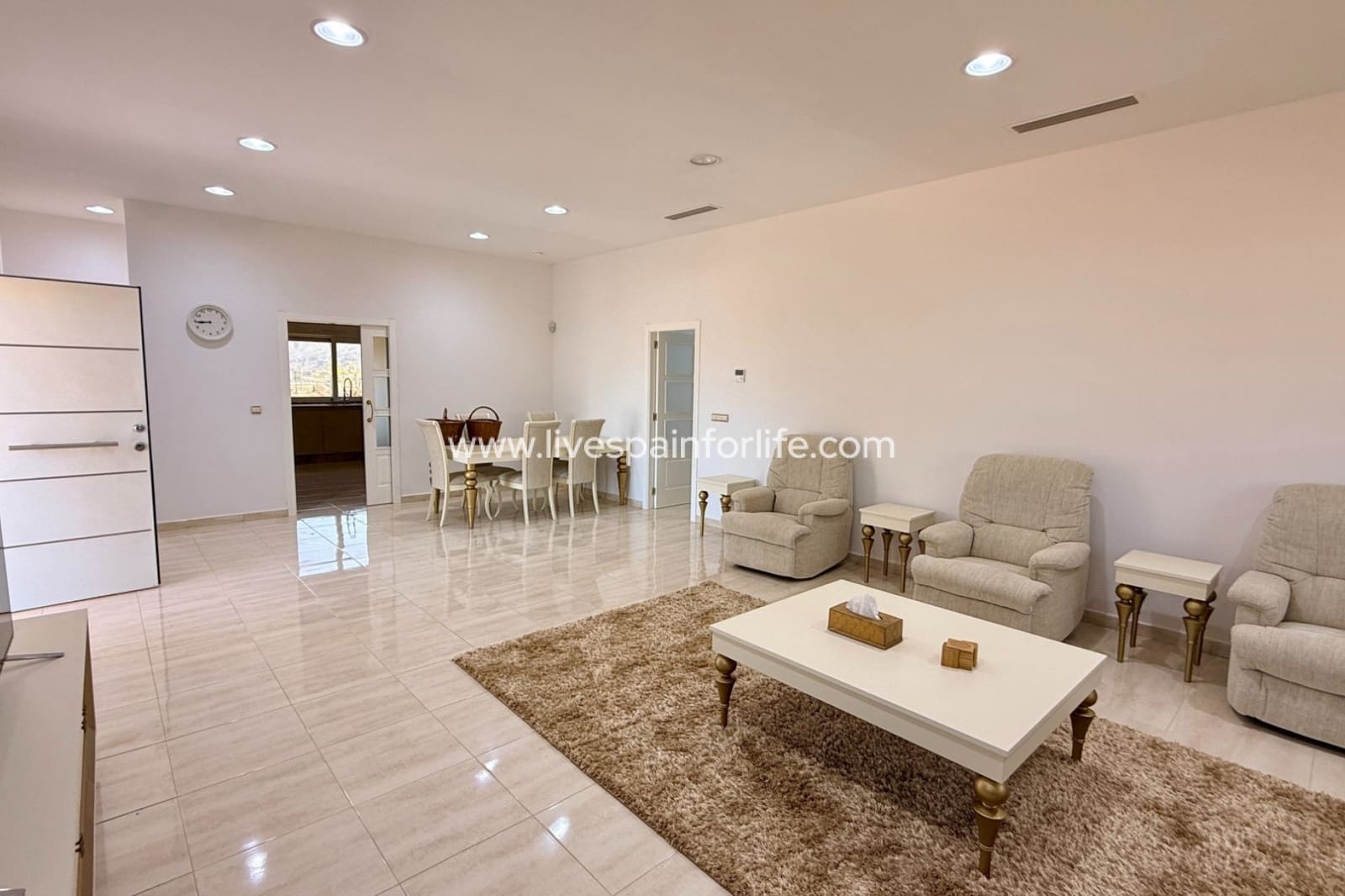 Chalet de 4 habitaciones en Pinoso en venta - 650.006 € (Ref: 9730438)