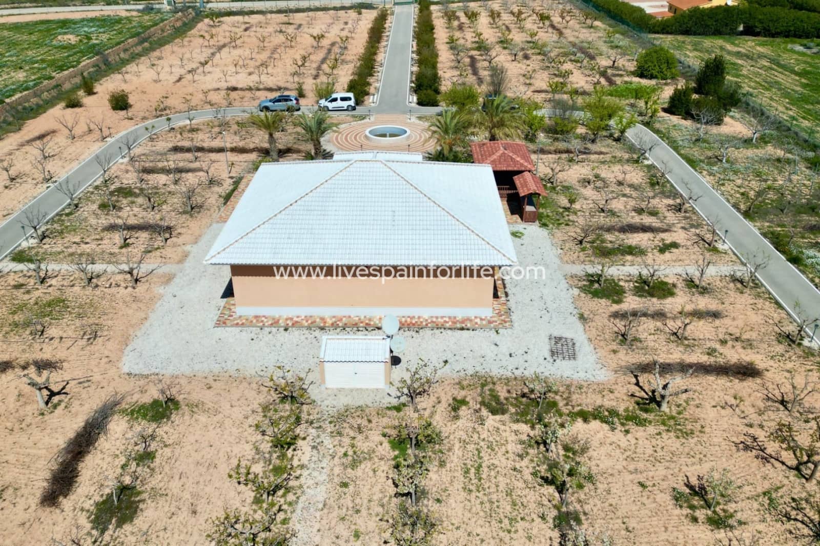 Chalet de 4 habitaciones en Pinoso en venta - 650.006 € (Ref: 9730438)