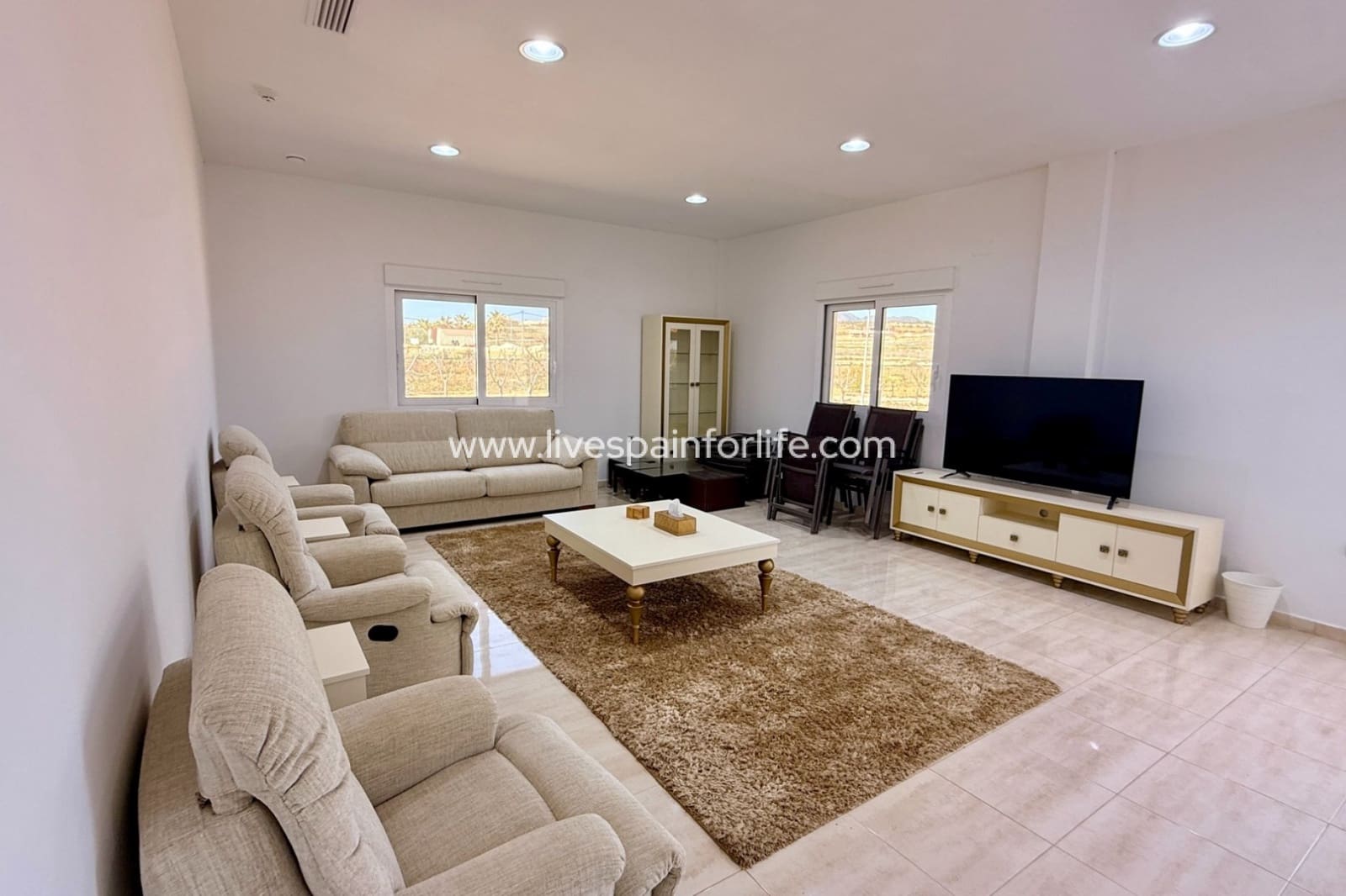 Chalet de 4 habitaciones en Pinoso en venta - 650.006 € (Ref: 9730438)