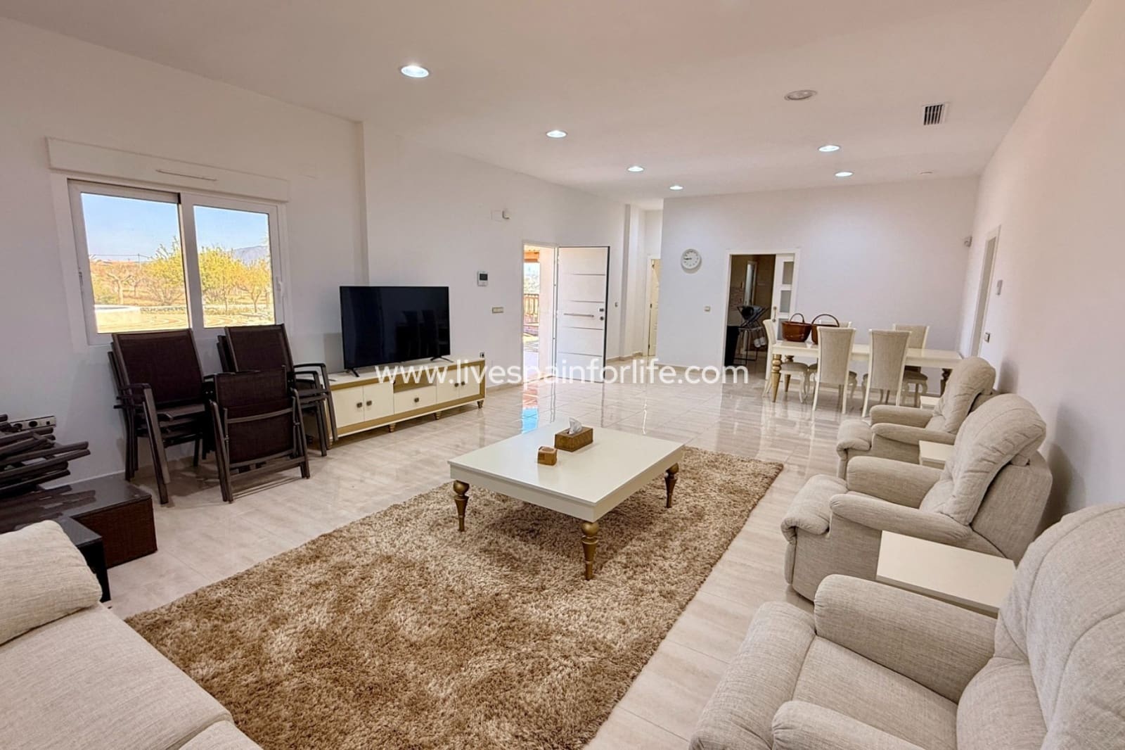 Chalet de 4 habitaciones en Pinoso en venta - 650.006 € (Ref: 9730438)