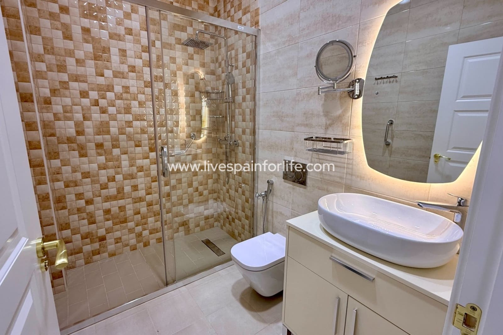 Chalet de 4 habitaciones en Pinoso en venta - 650.006 € (Ref: 9730438)