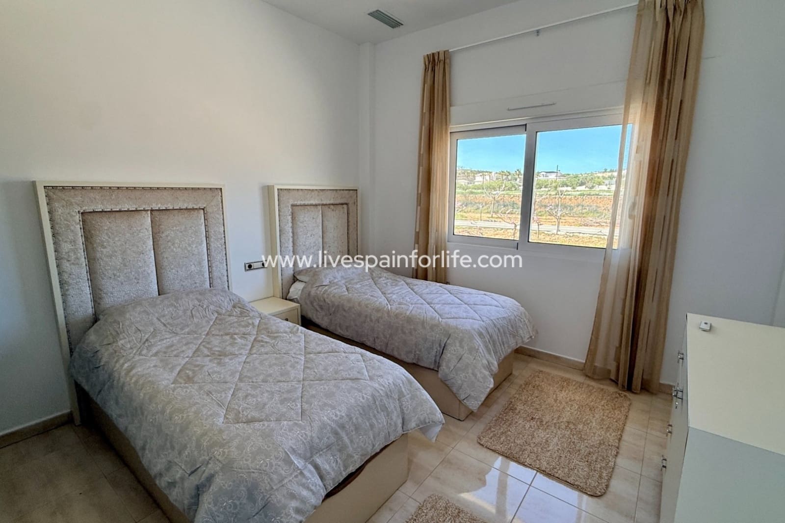 Chalet de 4 habitaciones en Pinoso en venta - 650.006 € (Ref: 9730438)