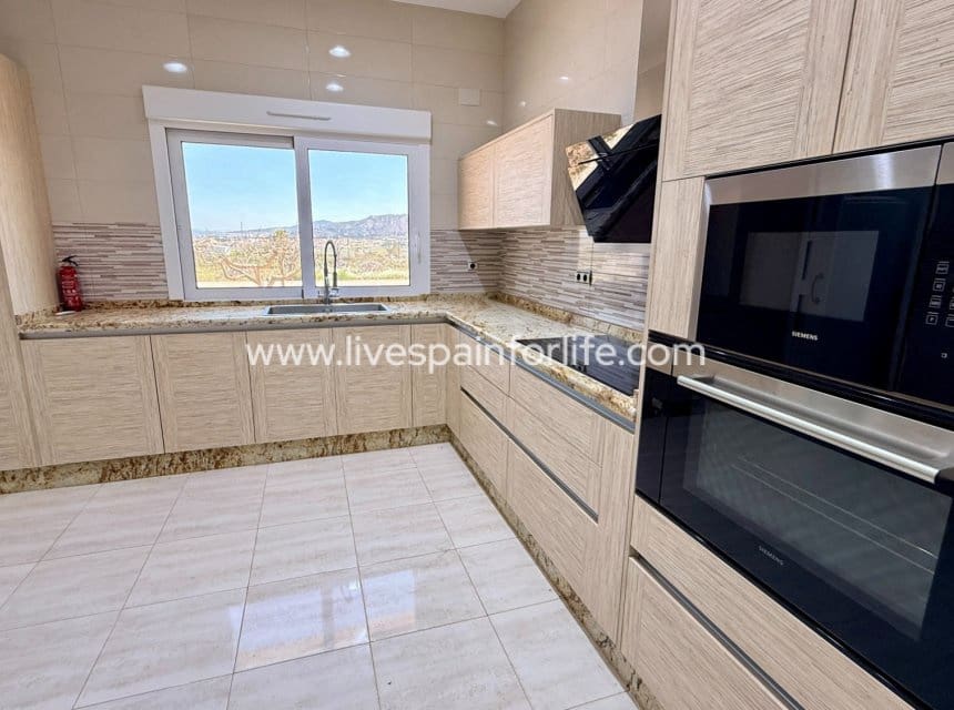 4 slaapkamer Villa te koop in Pinoso - € 595.000 (Ref: 9730438)