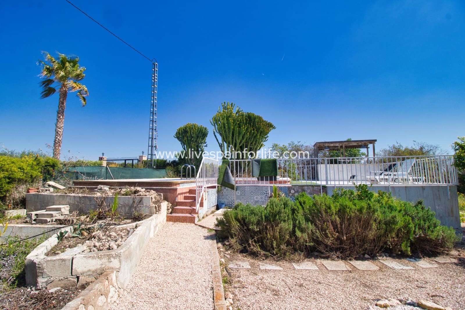 3 soveværelse Finca/Landehus til salg i Albatera med swimmingpool garage - € 250.000 (Ref: 9730894)