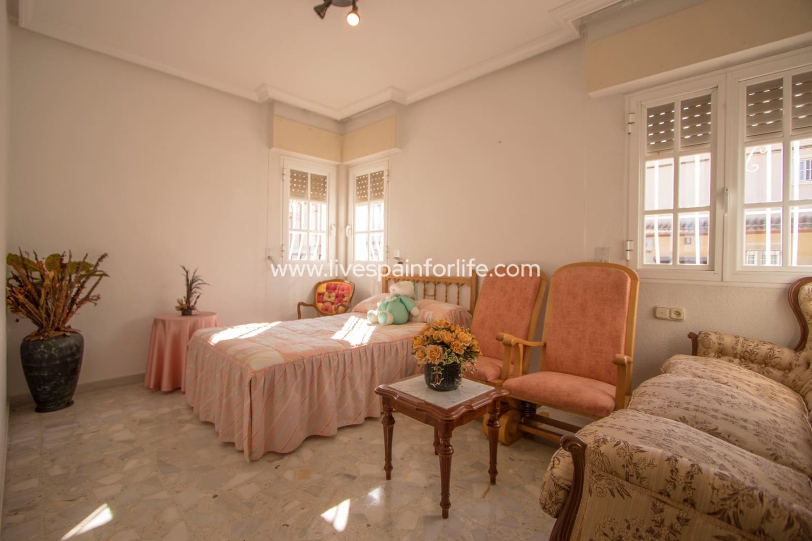 5 bedroom Townhouse for sale in Redovan with garage - € 240,000 (Ref: 9737069)