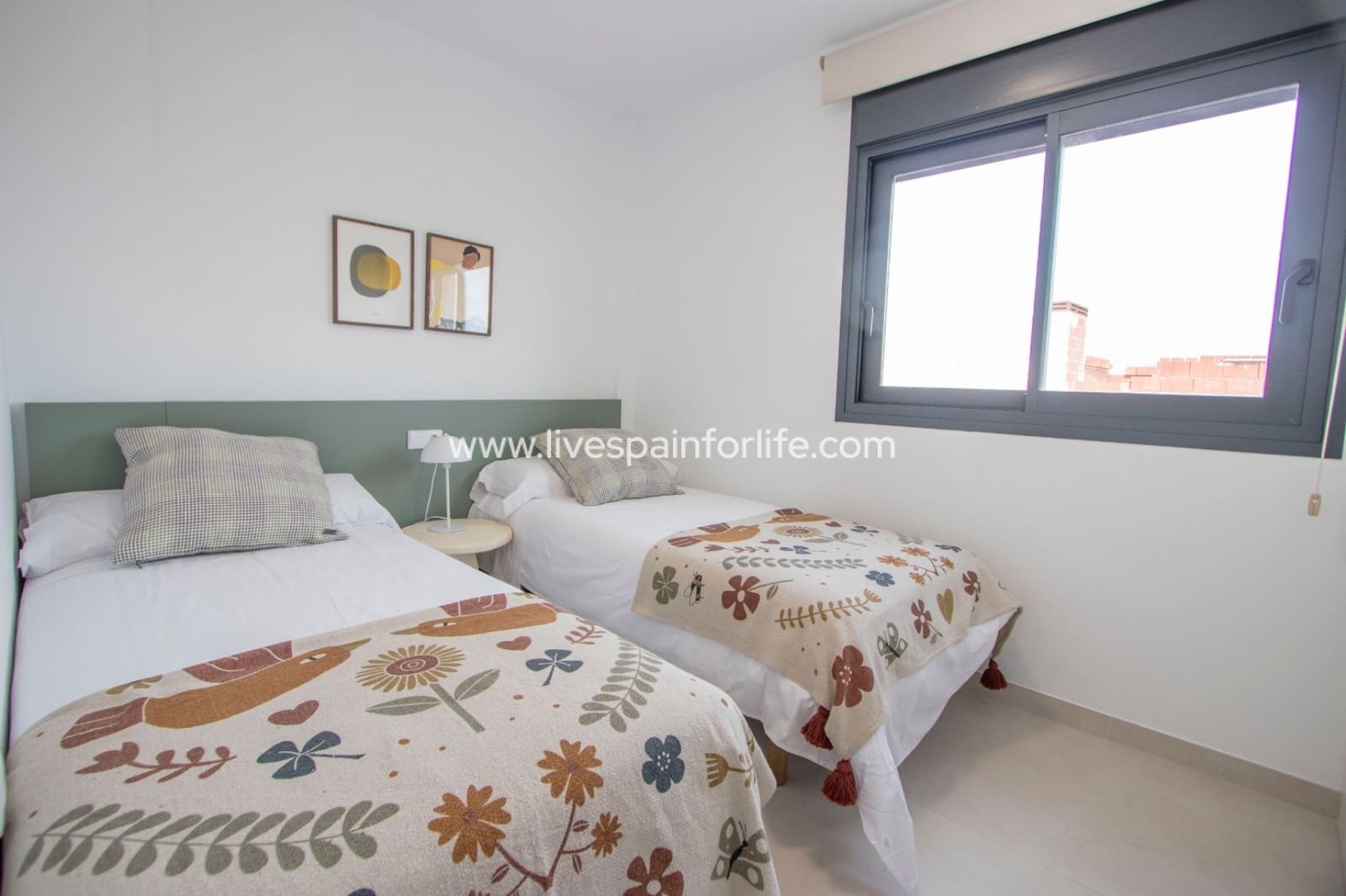 2 makuuhuone Omakotitalo myytävänä paikassa Cox mukana uima-altaan 
autotalli - 223 000 € (Ref: 9756626)