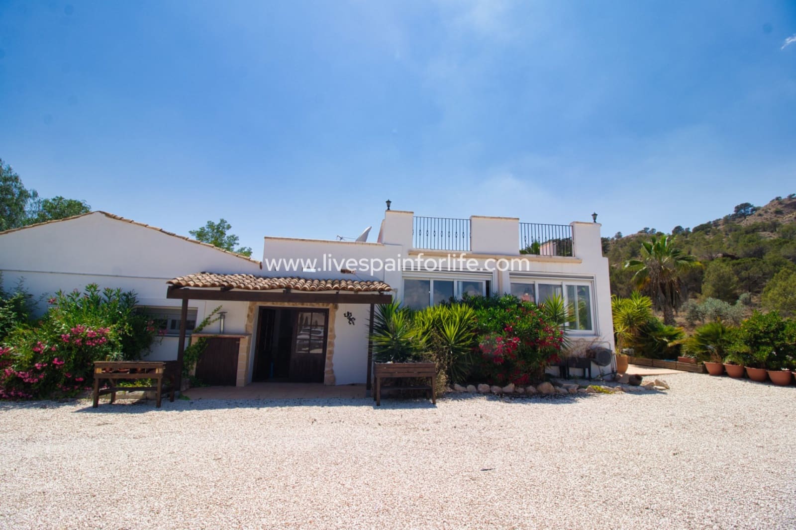 5 soveværelse Finca/Landehus til salg i Pinoso med swimmingpool - € 395.000 (Ref: 9756627)