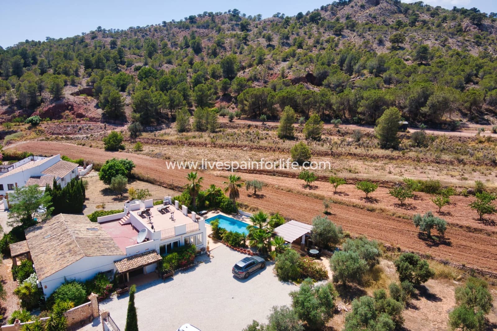 5 soveværelse Finca/Landehus til salg i Pinoso med swimmingpool - € 395.000 (Ref: 9756627)
