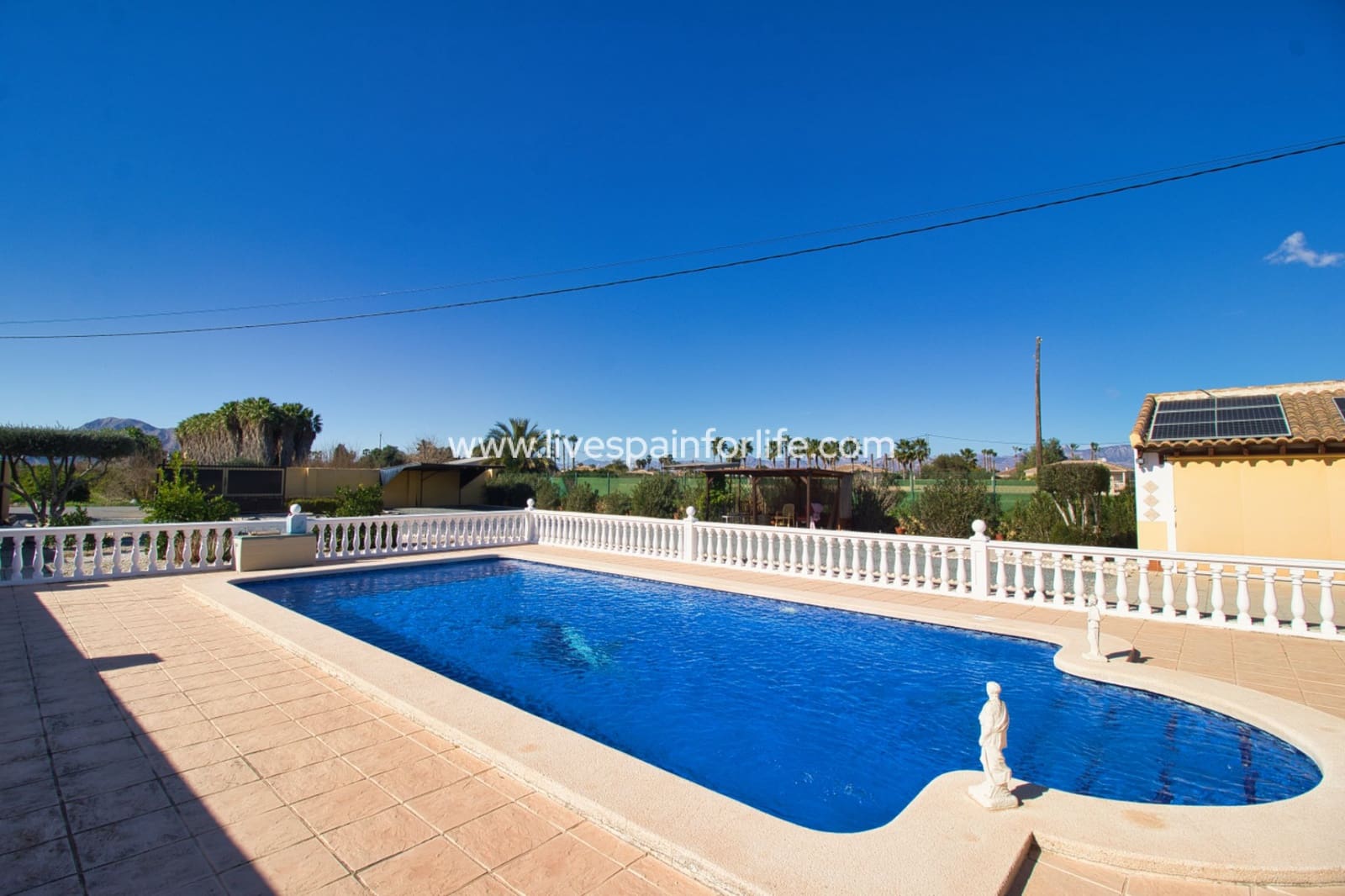 4 soveværelse Finca/Landehus til salg i Catral med swimmingpool - € 369.000 (Ref: 9756633)