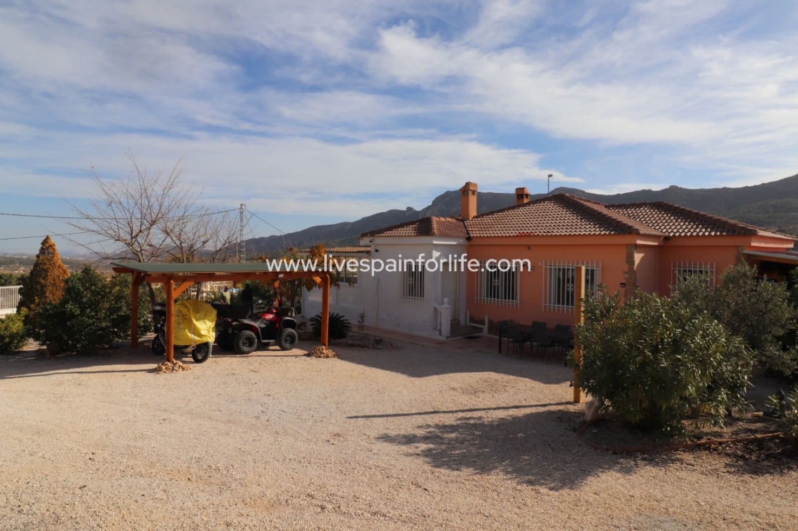 4 slaapkamer Finca/Landhuis te koop in La Romana met zwembad - € 379.000 (Ref: 9757573)