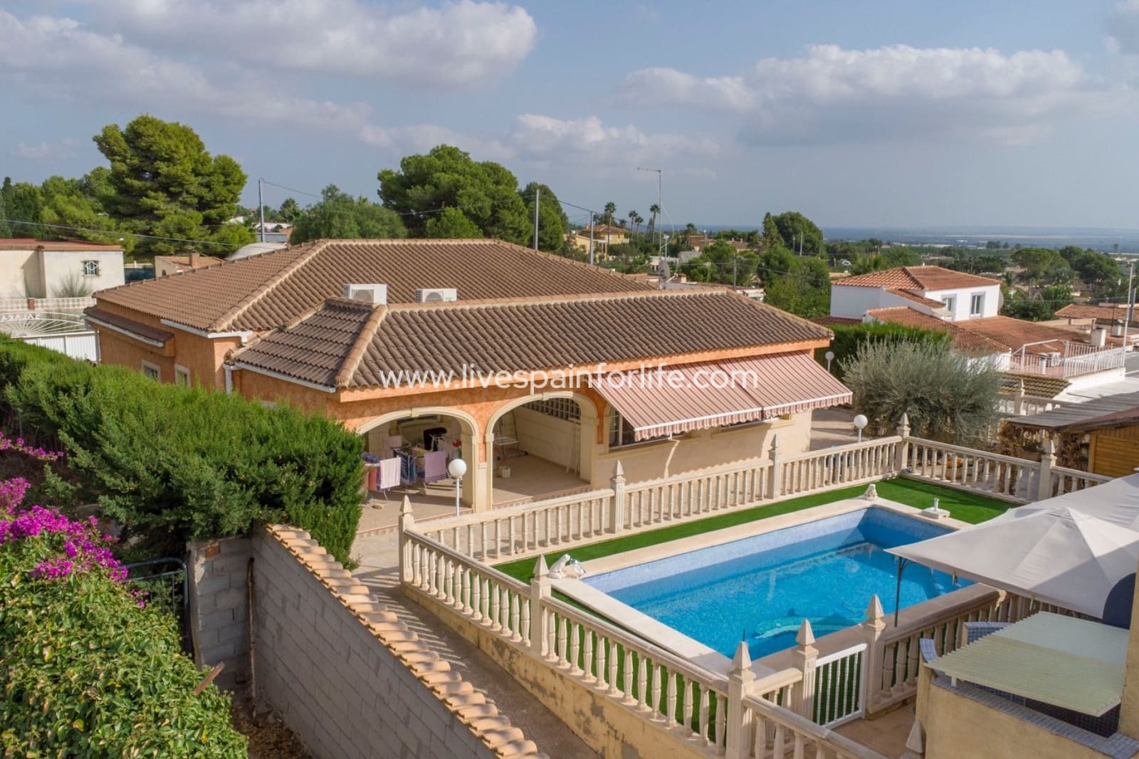 4 bedroom Finca/Country House for sale in Albatera with pool garage - € 399,999 (Ref: 9776862)