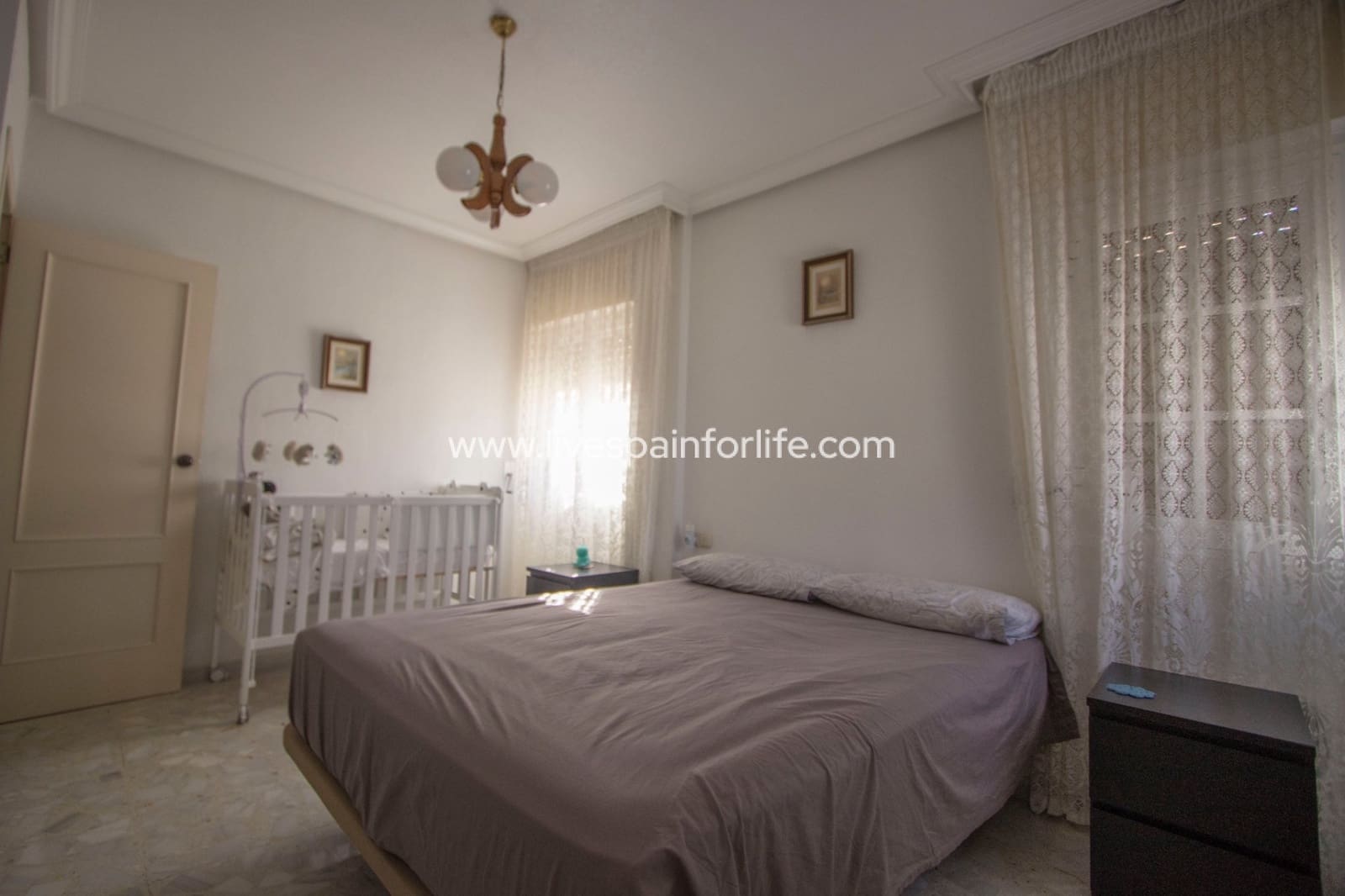 5 chambre Maison de Ville à vendre à Redovan avec garage - 240 000 € (Ref: 9778834)