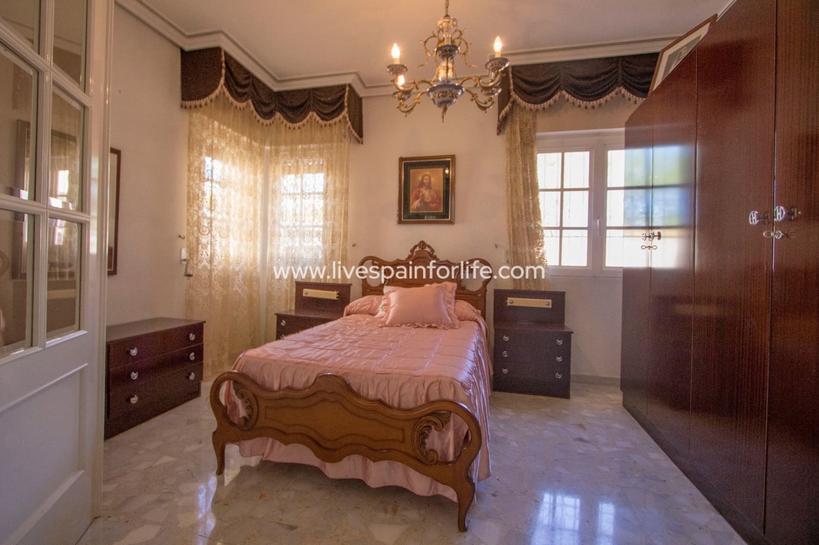 5 chambre Maison de Ville à vendre à Redovan avec garage - 240 000 € (Ref: 9778834)