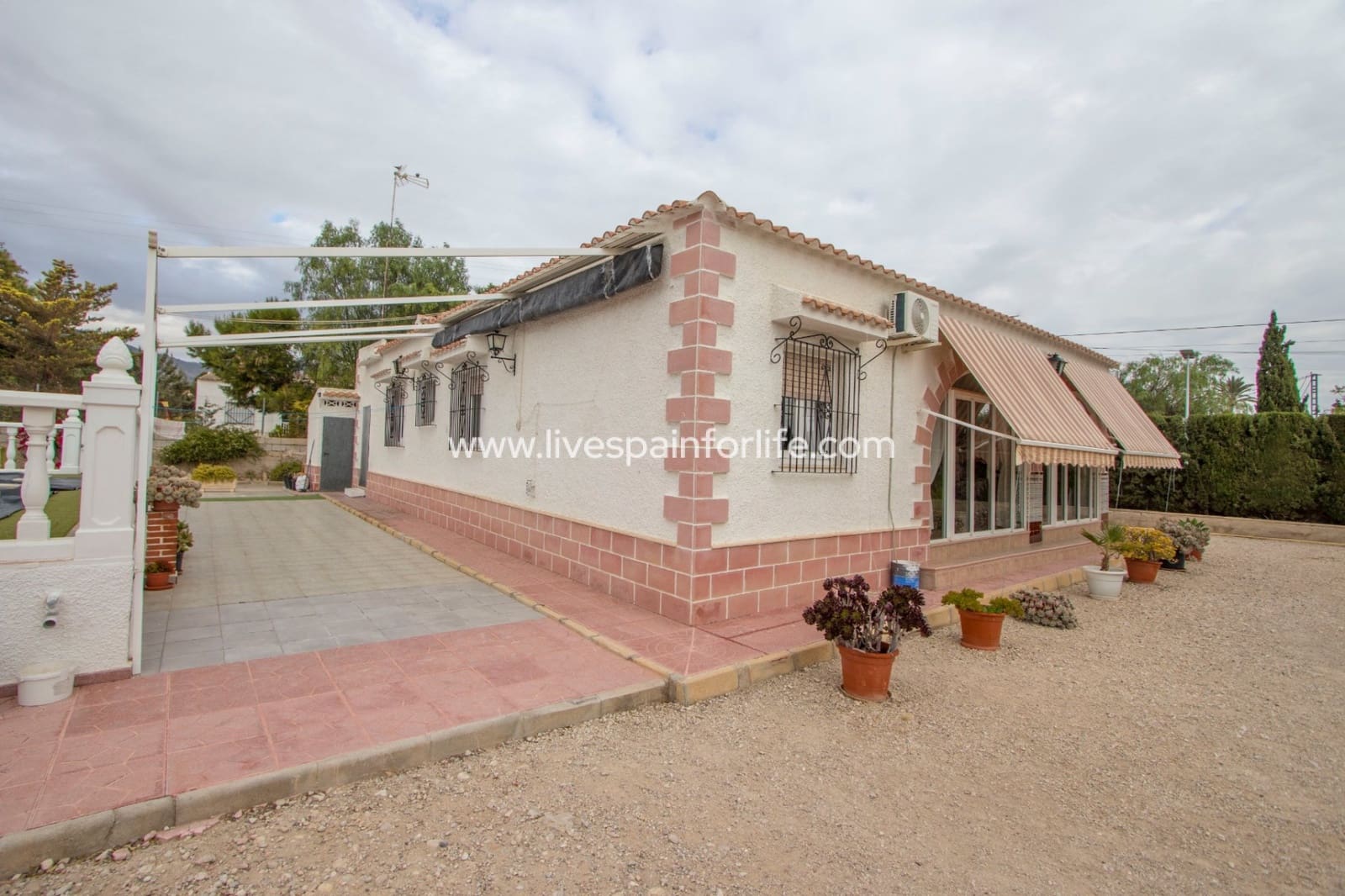 4 sovrum Finca/Hus på landet till salu i Albatera med pool garage - 367 500 € (Ref: 9778837)