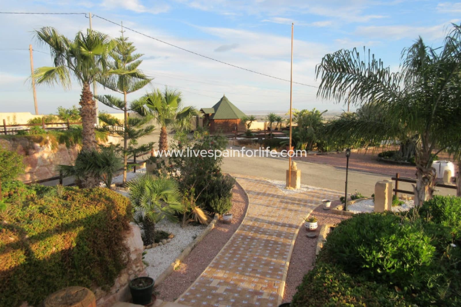 16 soveværelse Finca/Landehus til salg i Albatera med swimmingpool garage - € 1.050.000 (Ref: 9778848)