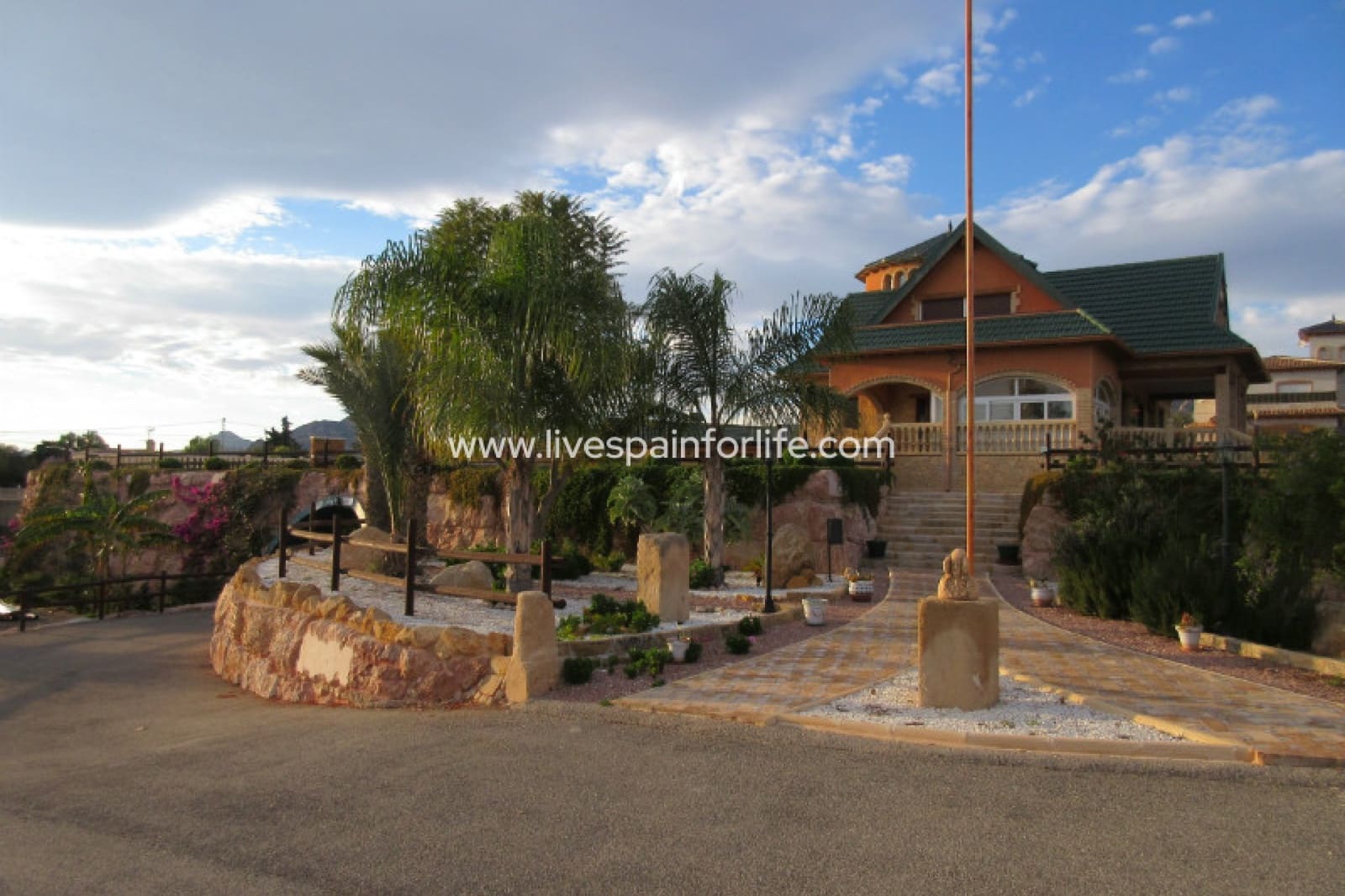 16 makuuhuone Maalaistalo myytävänä paikassa Albatera mukana uima-altaan 
autotalli - 1 050 000 € (Ref: 9789544)