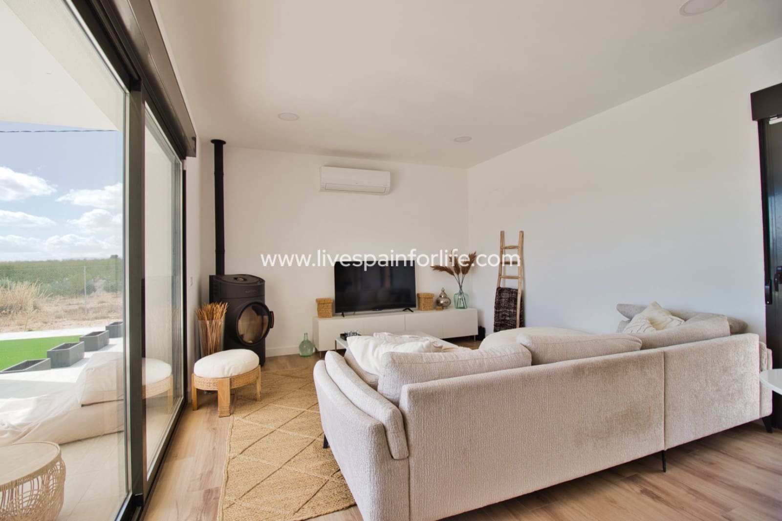 3 bedroom Finca/Country House for sale in Pinoso with pool garage - € 425,000 (Ref: 9789546)