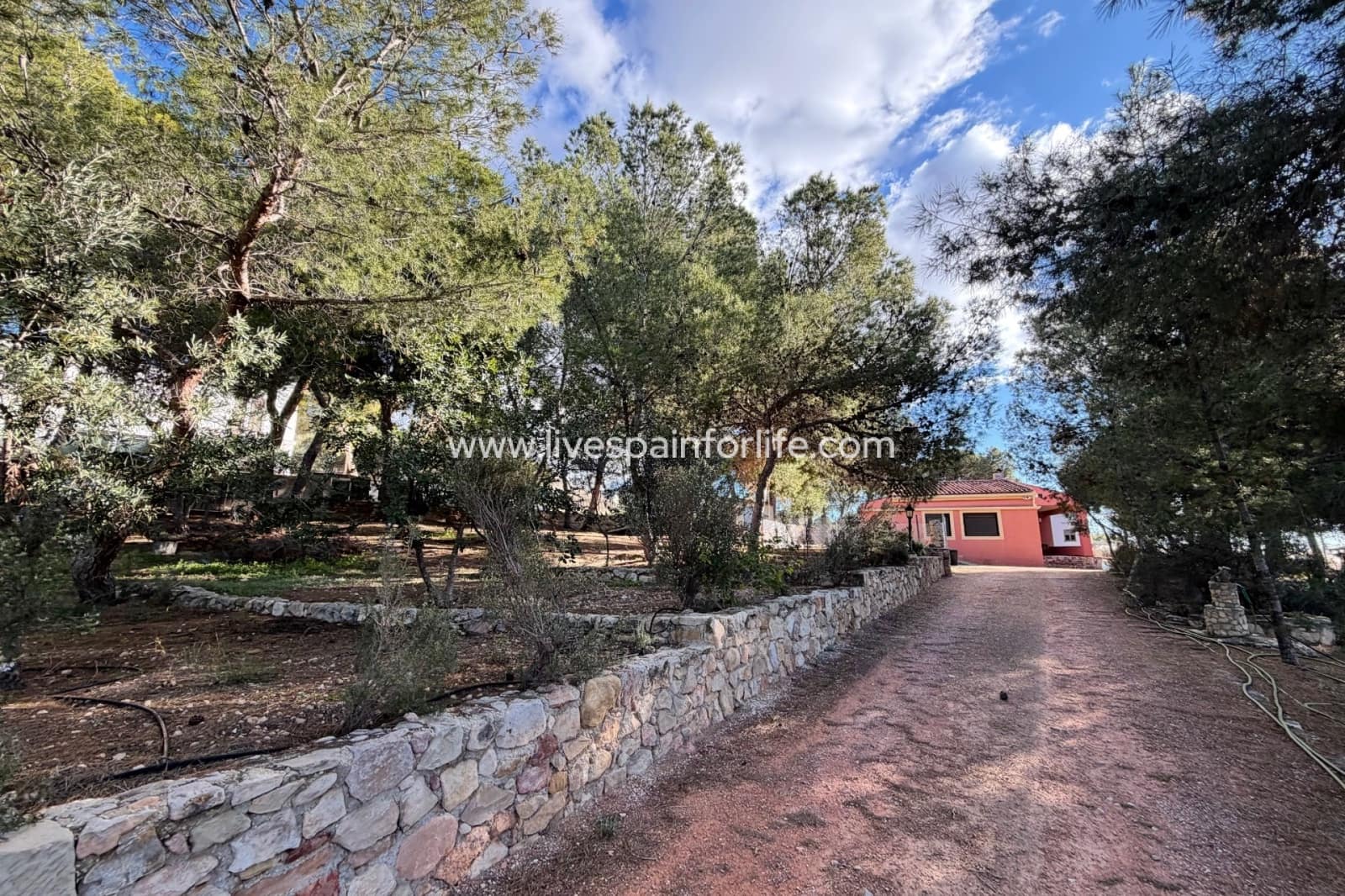 3 soveværelse Finca/Landehus til salg i La Romana med swimmingpool garage - € 280.000 (Ref: 9789551)