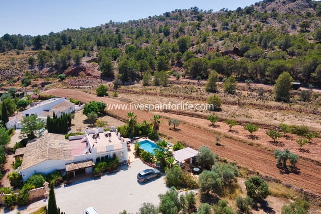 5 soveværelse Finca/Landehus til salg i Pinoso med swimmingpool garage - € 395.000 (Ref: 9793280)