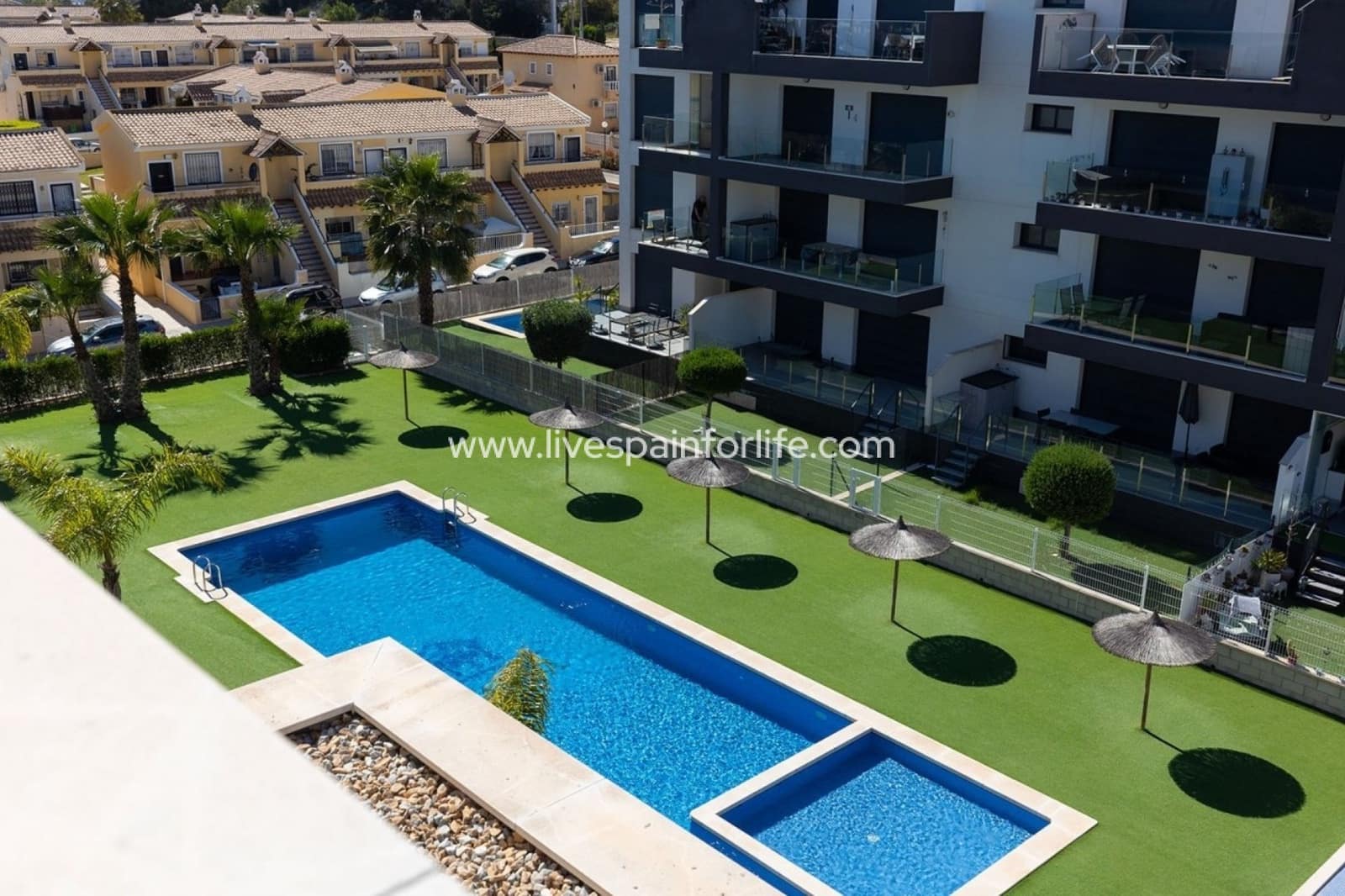 2 slaapkamer Appartement te koop in Villamartin met zwembad garage - € 289.900 (Ref: 9795228)