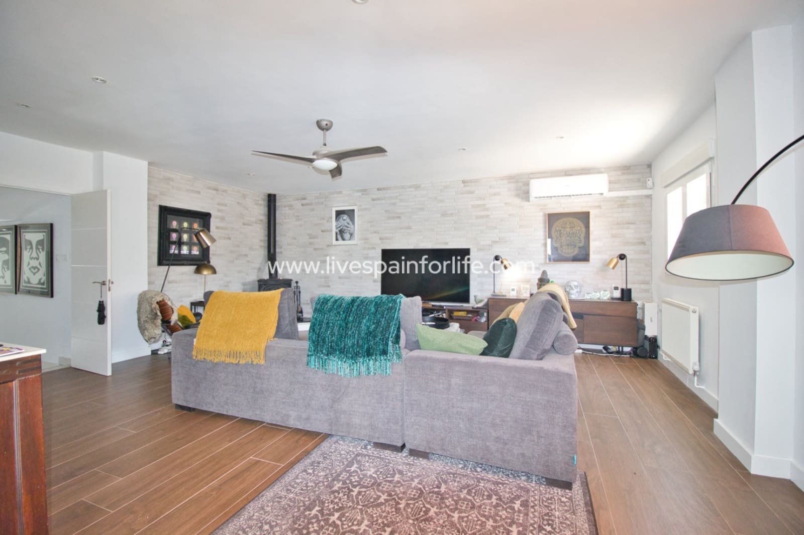 5 soveværelse Finca/Landehus til salg i Pinoso med swimmingpool garage - € 395.000 (Ref: 9795231)