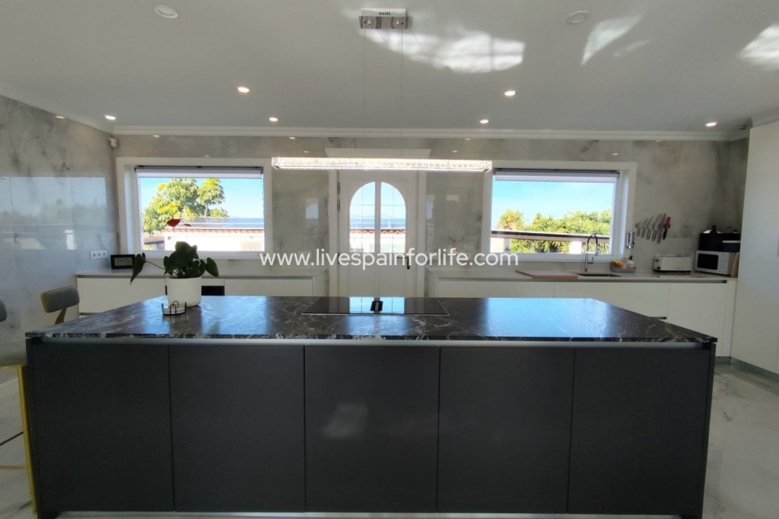 3 soveværelse Finca/Landehus til salg i Almoradi med swimmingpool garage - € 525.000 (Ref: 9801429)