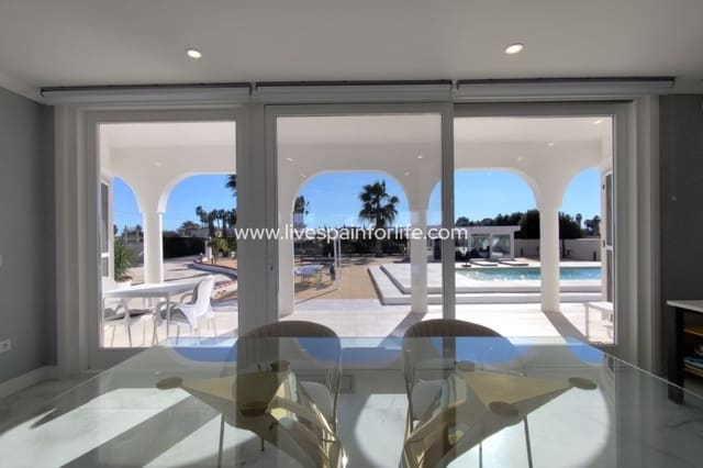 3 soveværelse Finca/Landehus til salg i Almoradí med swimmingpool garage - € 525.000 (Ref: 9801429)