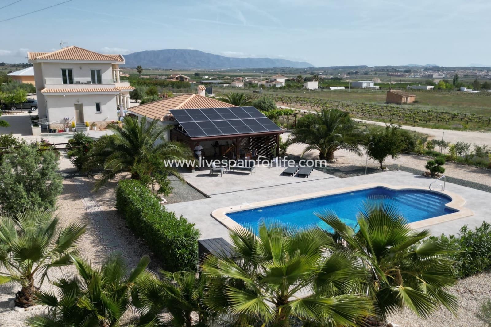 4 Zimmer Villa zu verkaufen in Pinoso mit Pool Garage - 649.950 € (Ref: 9801437)
