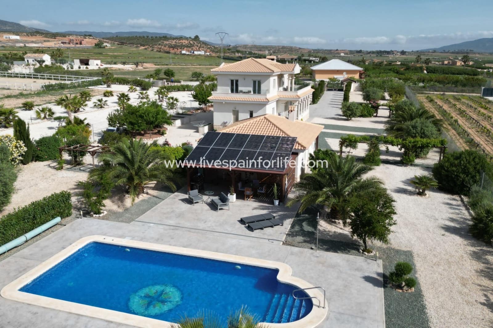 4 Zimmer Villa zu verkaufen in Pinoso mit Pool Garage - 649.950 € (Ref: 9801437)