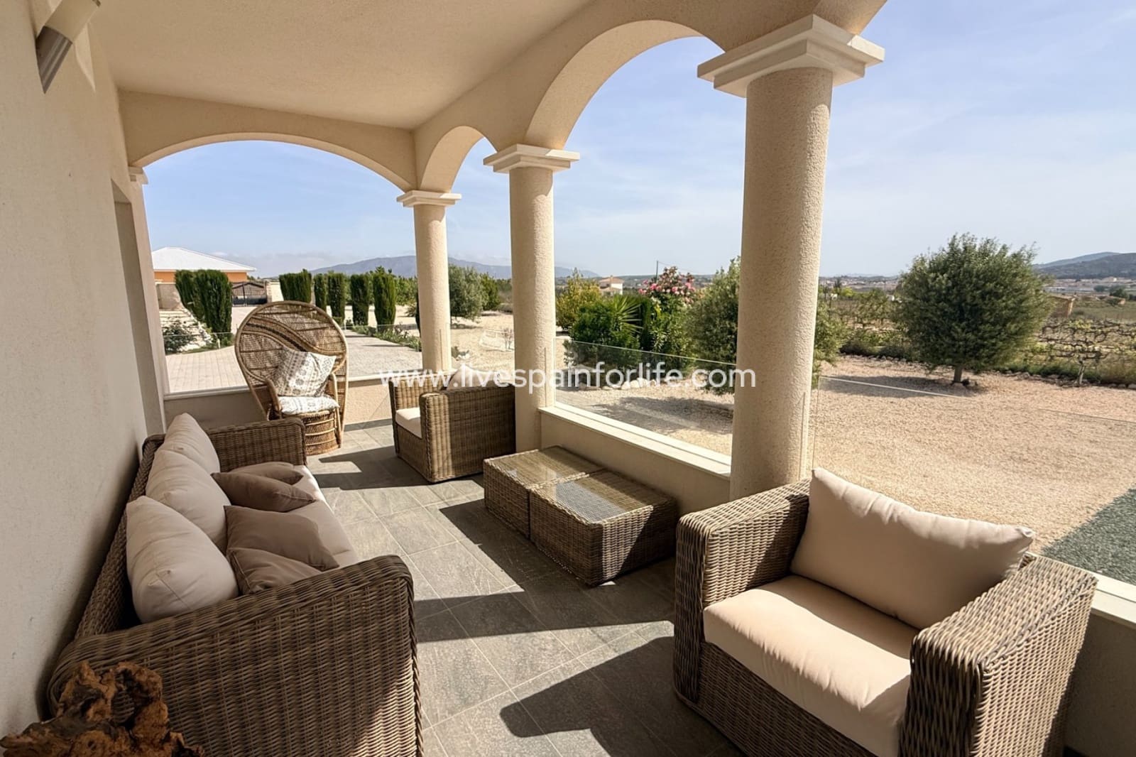 4 Zimmer Villa zu verkaufen in Pinoso mit Pool Garage - 649.950 € (Ref: 9801437)