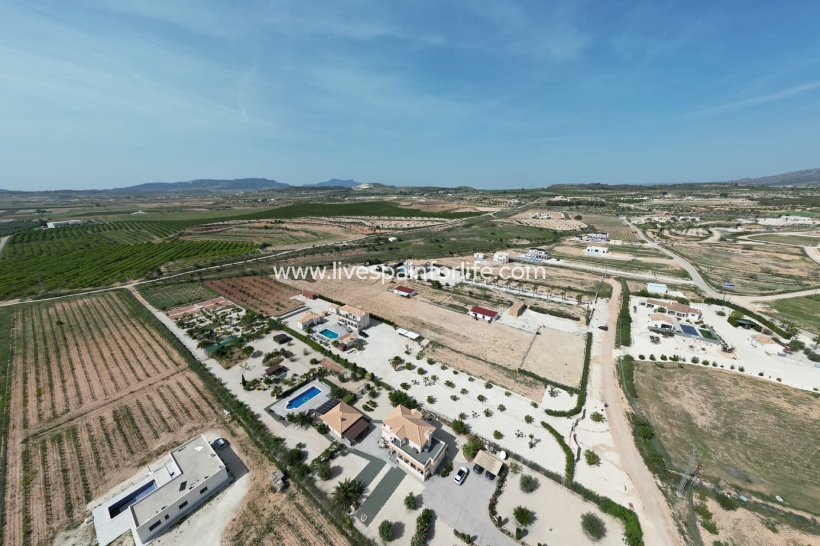 4 Zimmer Villa zu verkaufen in Pinoso mit Pool Garage - 649.950 € (Ref: 9801437)