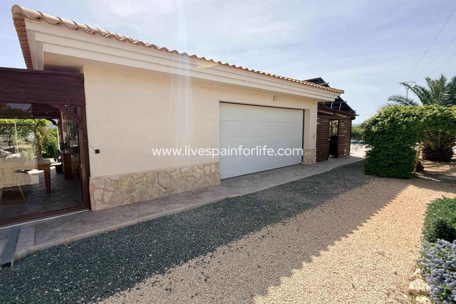 4 Zimmer Villa zu verkaufen in Pinoso mit Pool Garage - 649.950 € (Ref: 9801437)