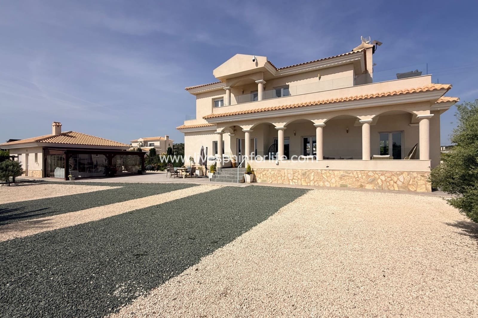 4 Zimmer Villa zu verkaufen in Pinoso mit Pool Garage - 649.950 € (Ref: 9801437)