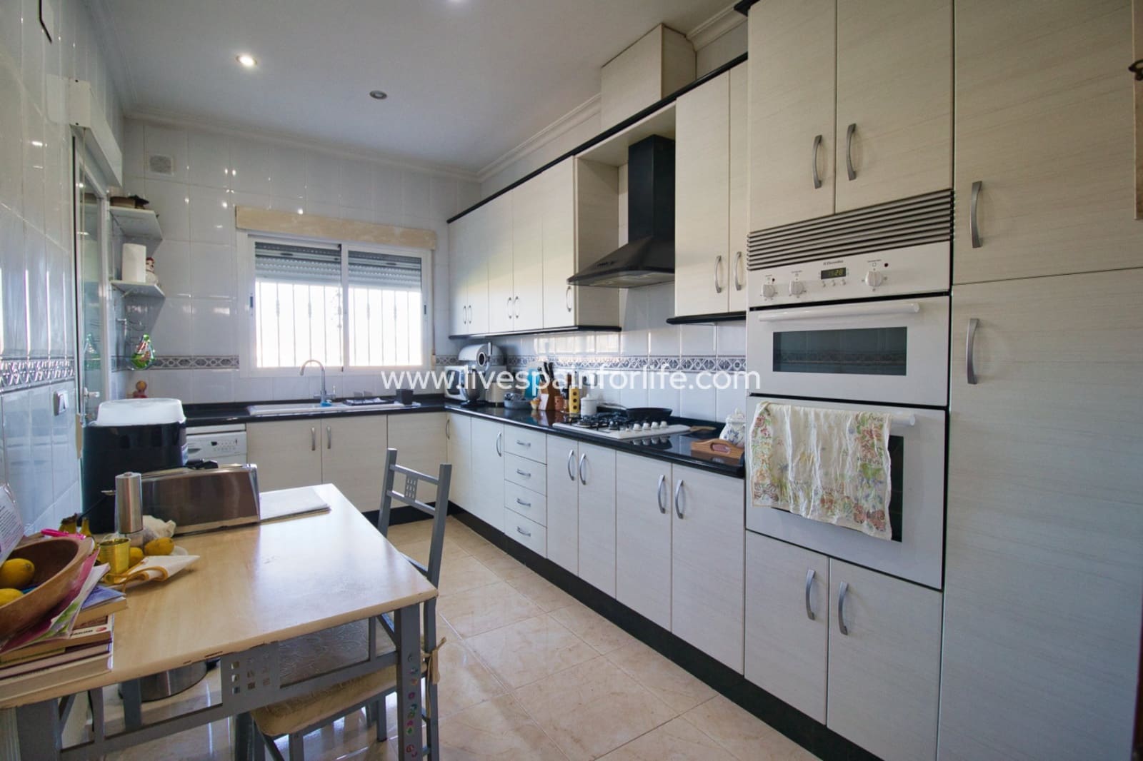 4 slaapkamer Finca/Landhuis te koop in Catral met zwembad garage - € 369.000 (Ref: 9802584)