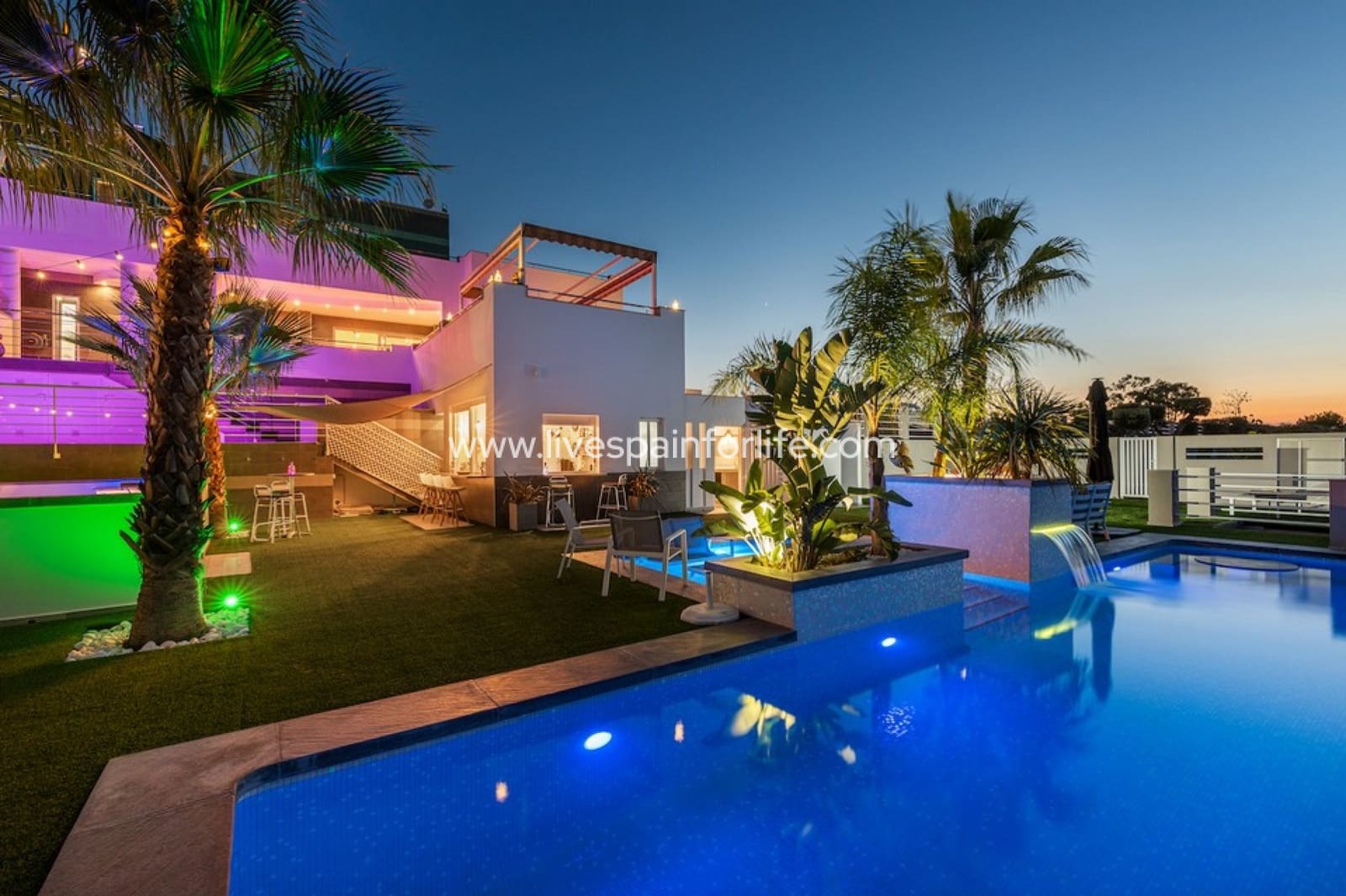 5 sovrum Finca/Hus på landet till salu i Torremendo med pool - 1 695 000 € (Ref: 9804961)