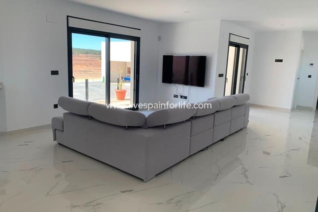 4 soveværelse Villa til salg i Pinoso med swimmingpool garage - € 518.000 (Ref: 9805381)