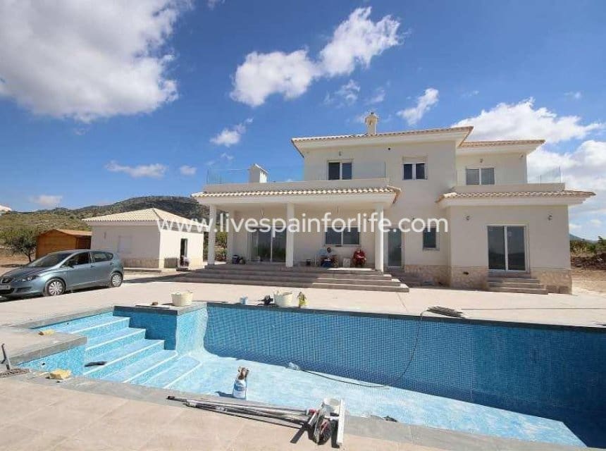 4 bedroom Villa for sale in Pinoso with pool - € 491,000 (Ref: 9805383)