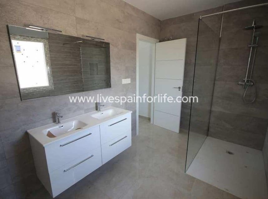 4 bedroom Villa for sale in Pinoso with pool - € 491,000 (Ref: 9805383)