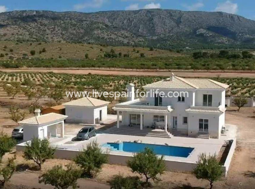 4 bedroom Villa for sale in Pinoso with pool - € 491,000 (Ref: 9805383)