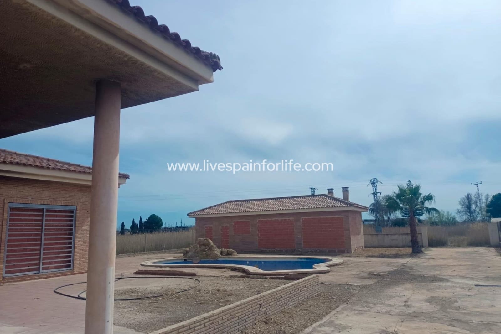 5 Zimmer Finca/Landgut zu verkaufen in Alicante / Alacant Stadt mit Pool Garage - 240.000 € (Ref: 9809381)