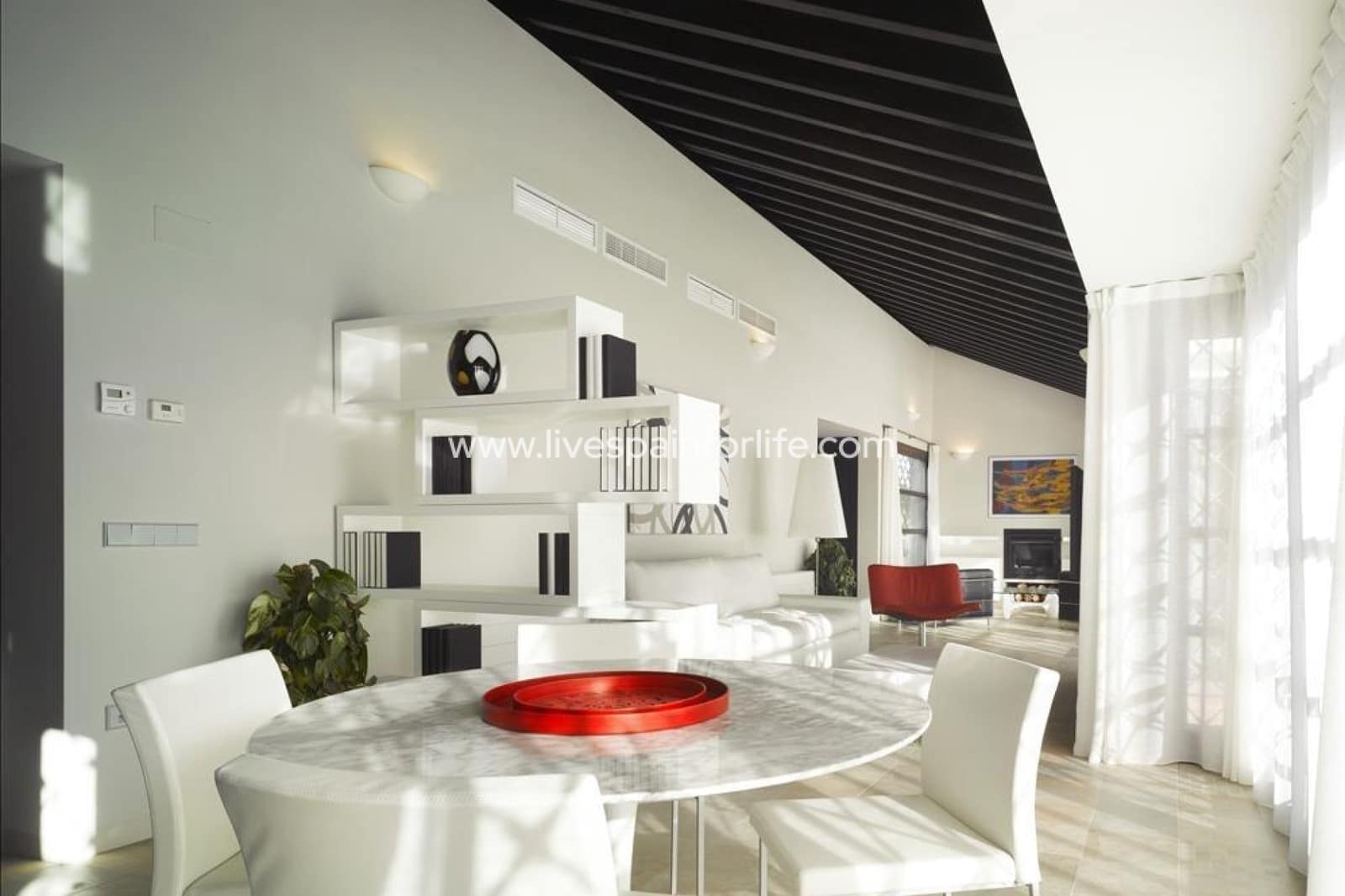 4 sovrum Villa till salu i La Peraleja Golf Resort med pool garage - 625 000 € (Ref: 9811134)