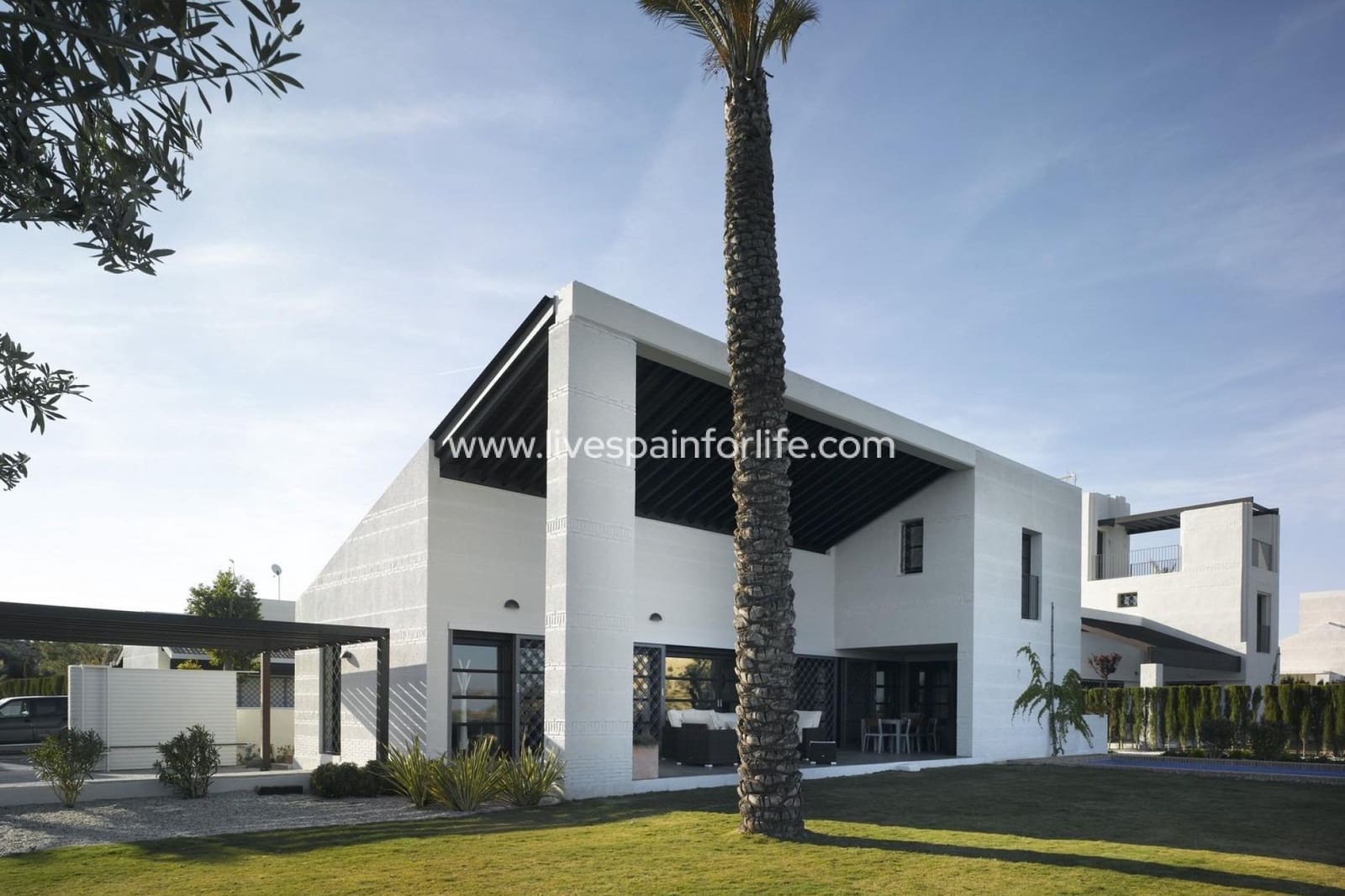 4 sypialnia Willa na sprzedaż w La Peraleja Golf Resort z basenem garażem - 725 000 € (Ref: 9811136)