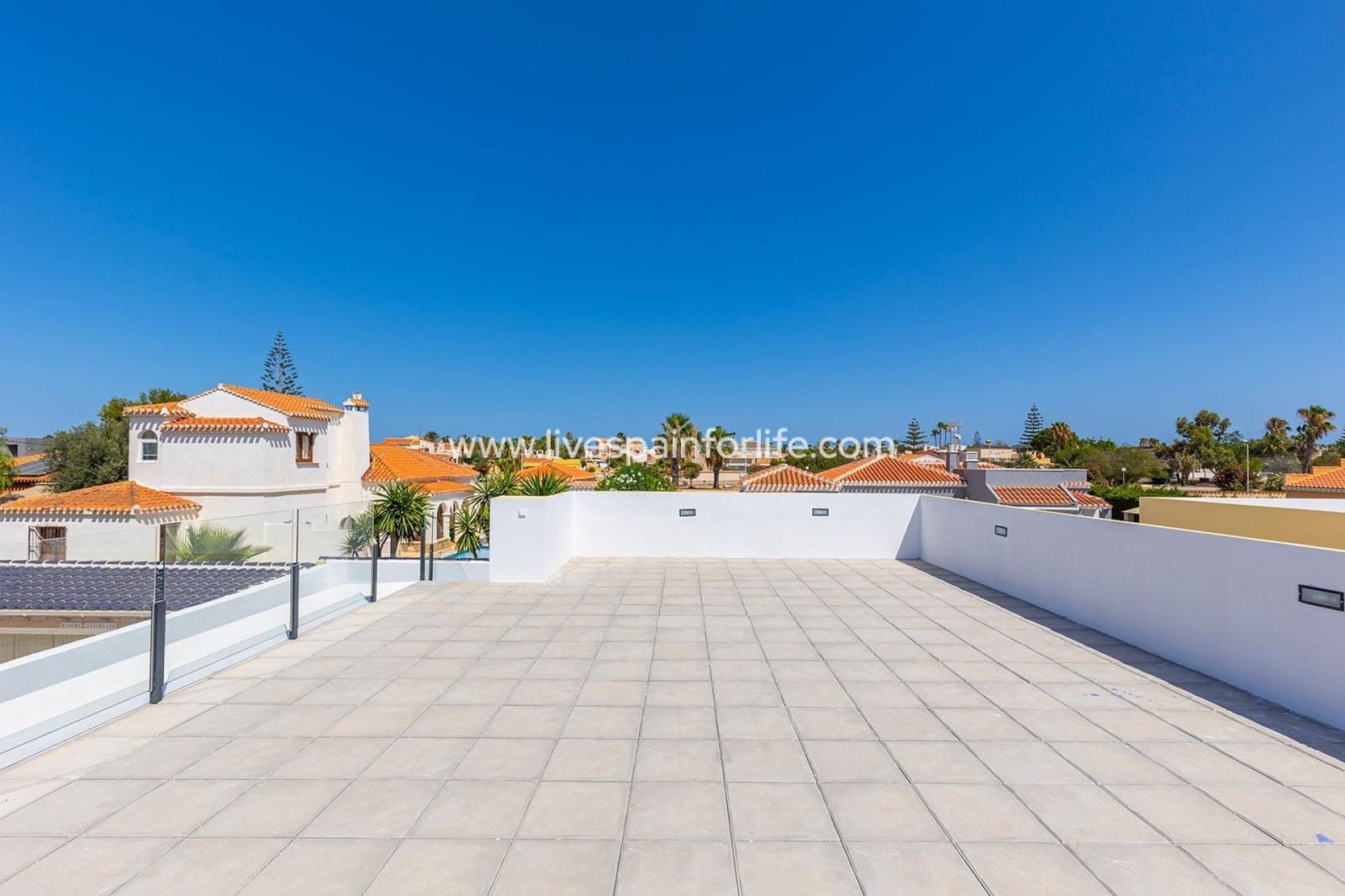 3 sypialnia Willa na sprzedaż w Los Balcones z basenem garażem - 700 000 € (Ref: 9811148)