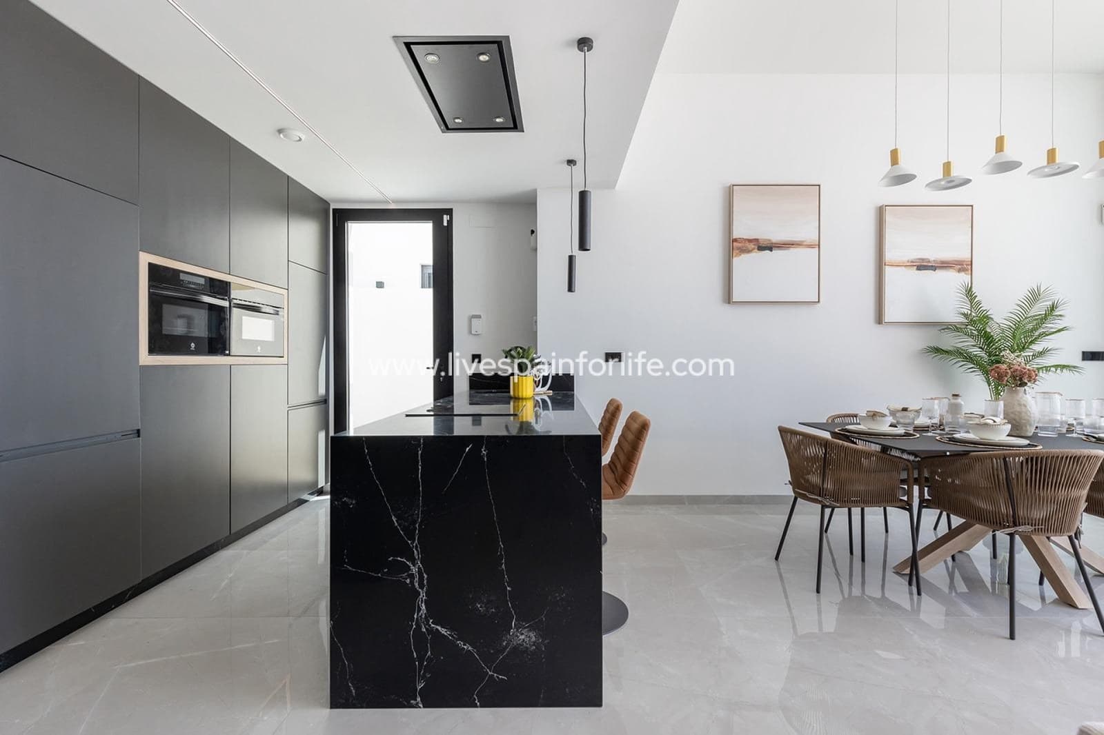 3 sypialnia Willa na sprzedaż w Los Balcones z basenem garażem - 700 000 € (Ref: 9811148)