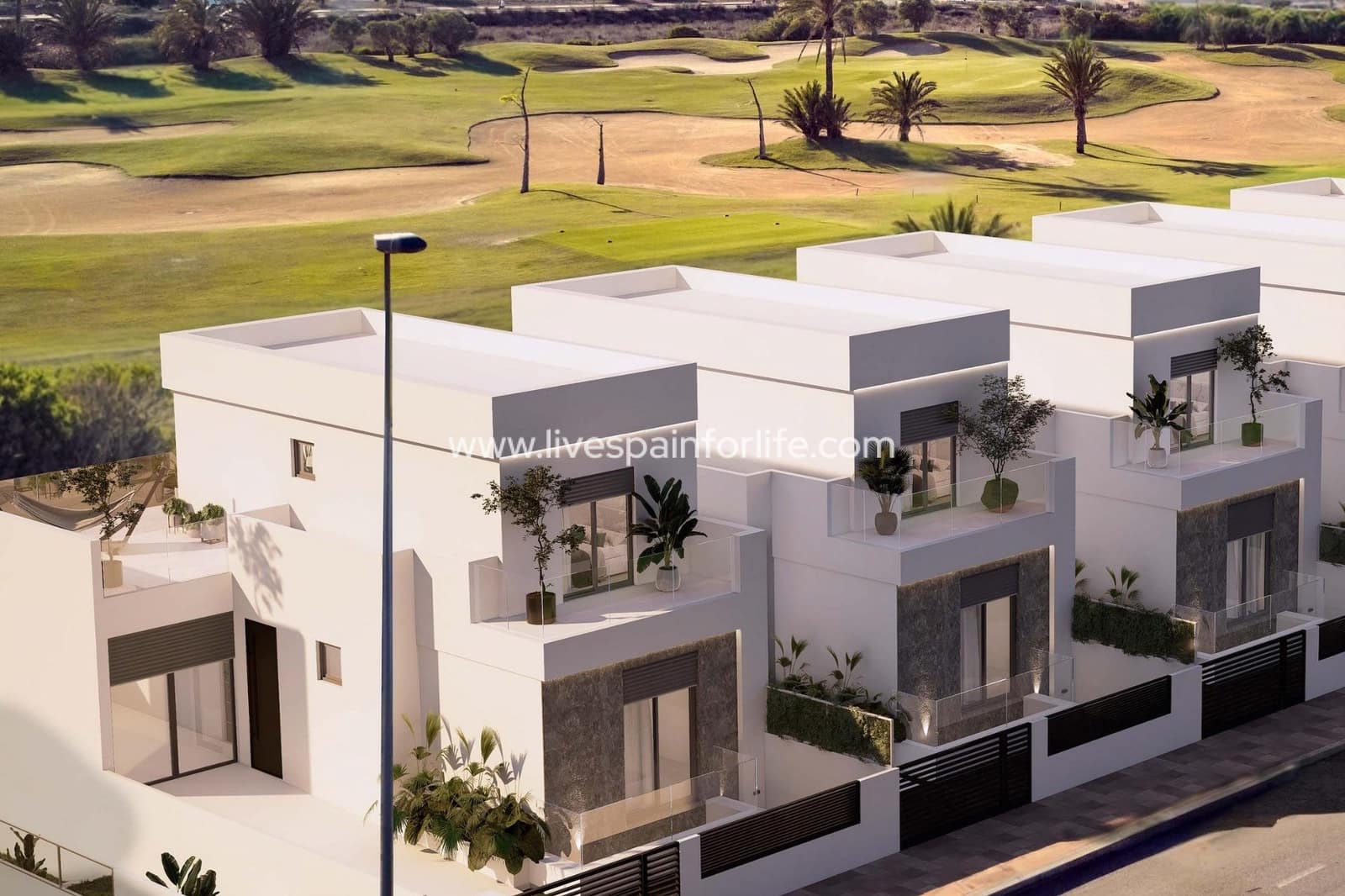 Chalet de 3 habitaciones en Los Alcázares en venta con piscina garaje - 720.000 € (Ref: 9811149)