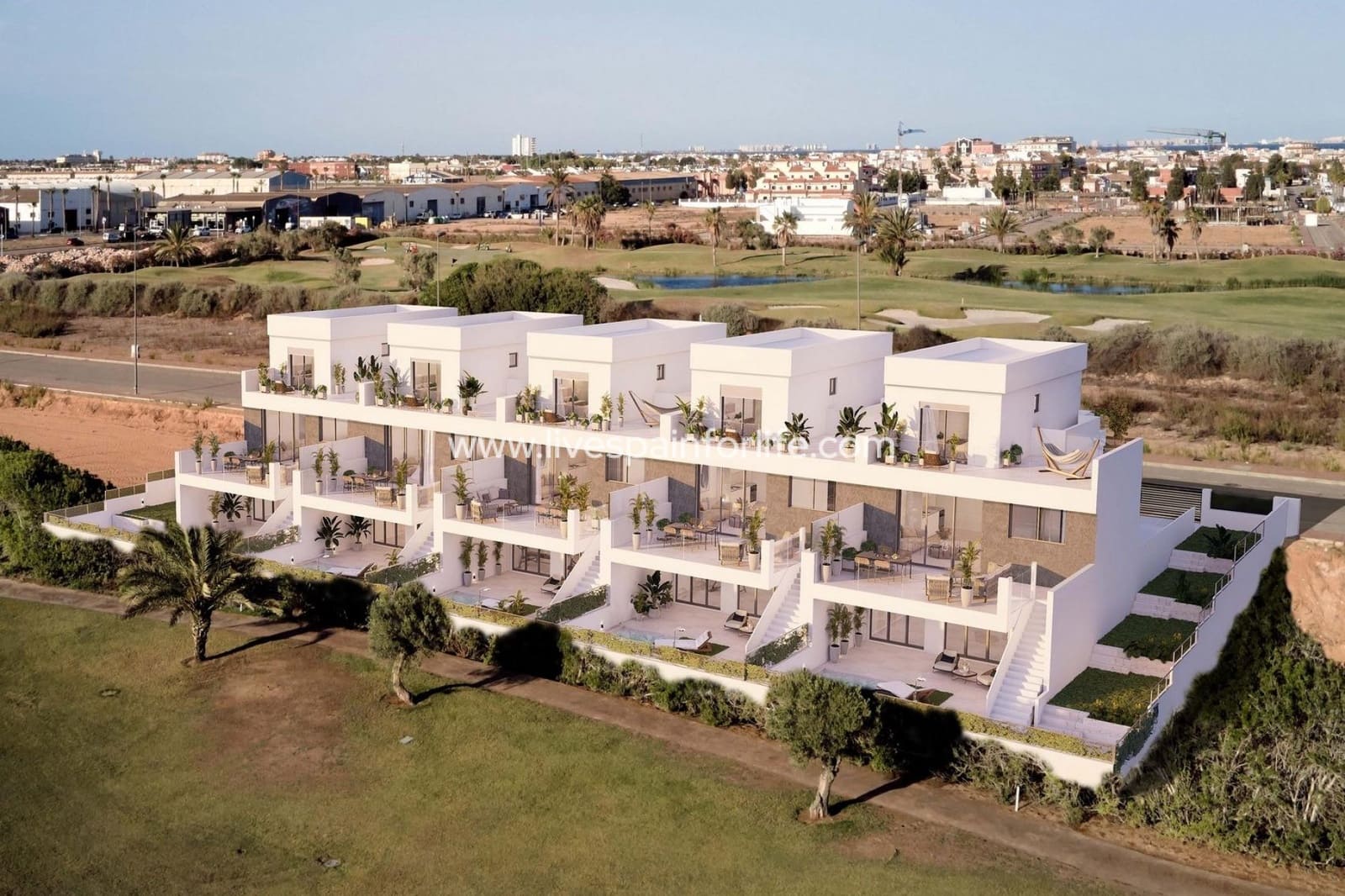 Chalet de 3 habitaciones en Los Alcázares en venta con piscina garaje - 720.000 € (Ref: 9811149)