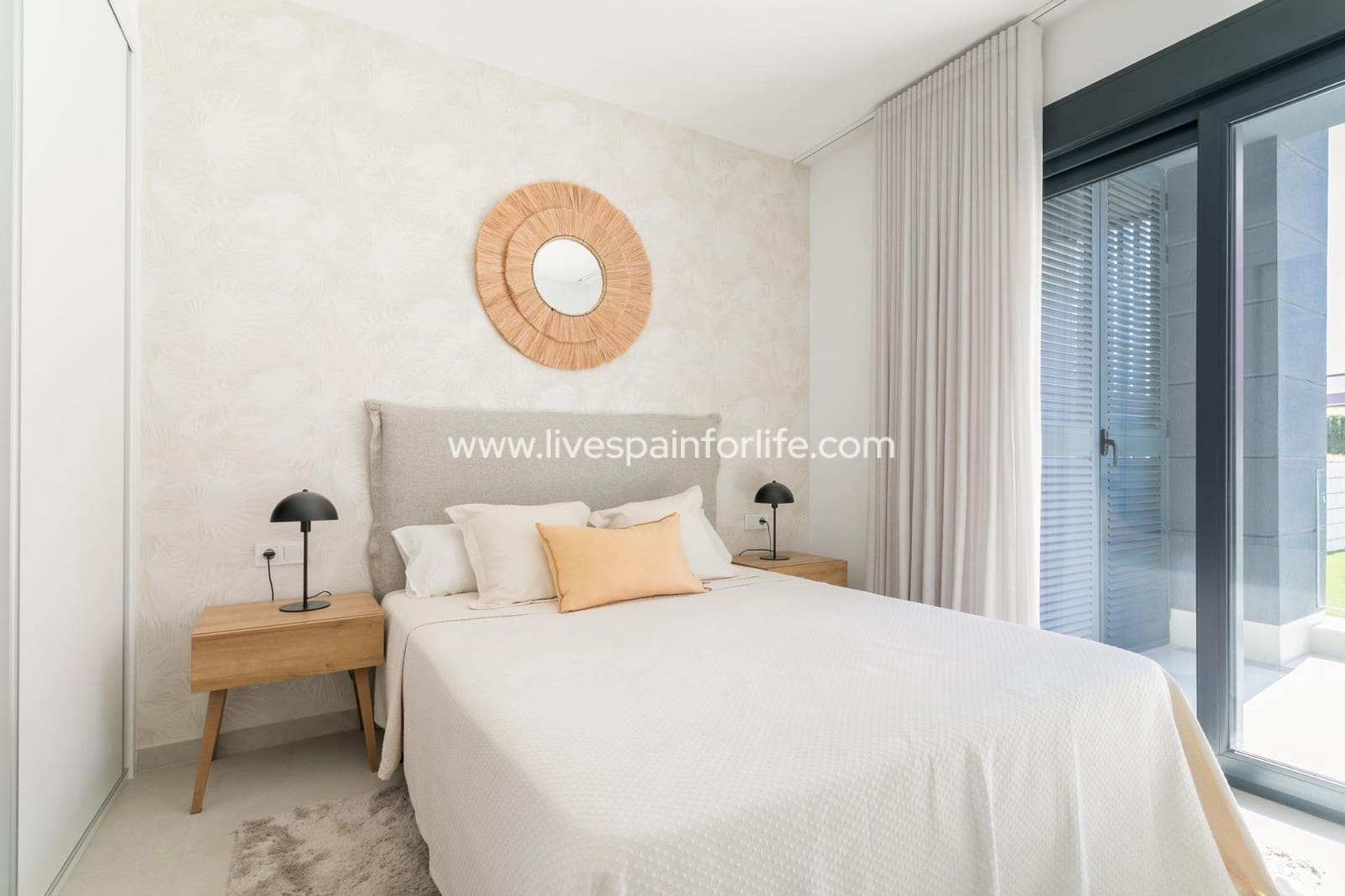 Apartamento de 3 habitaciones en Torrevieja en venta con piscina garaje - 540.000 € (Ref: 9811164)