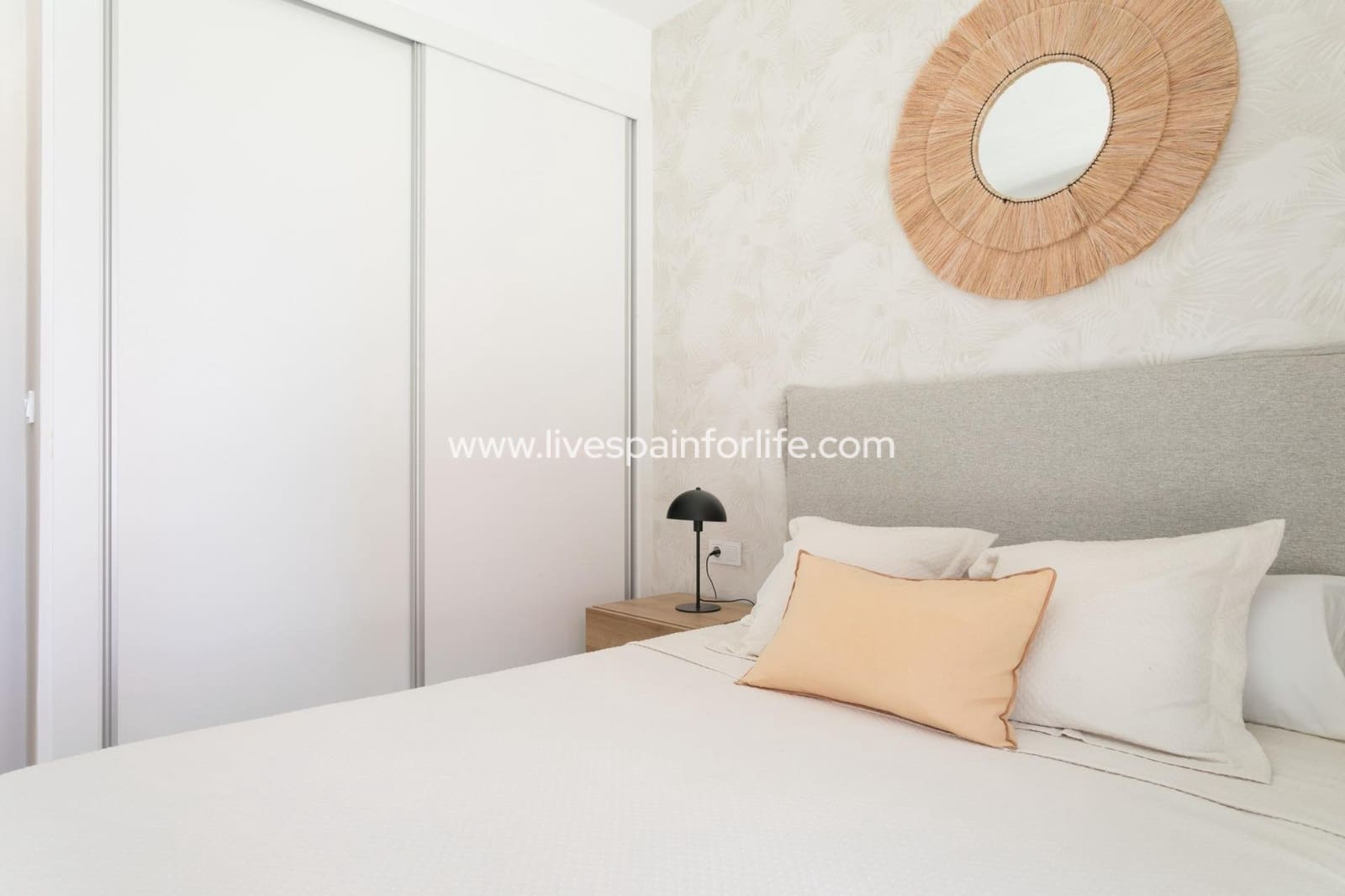 Apartamento de 3 habitaciones en Torrevieja en venta con piscina garaje - 540.000 € (Ref: 9811164)