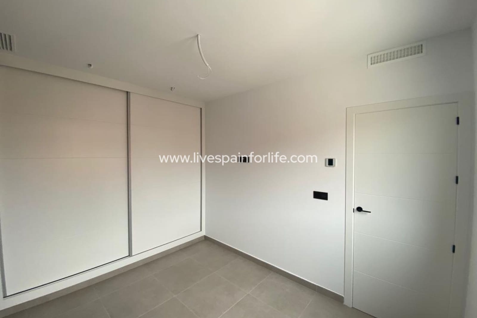 Chalet de 3 habitaciones en Los Alcázares en venta con piscina garaje - 419.900 € (Ref: 9811179)